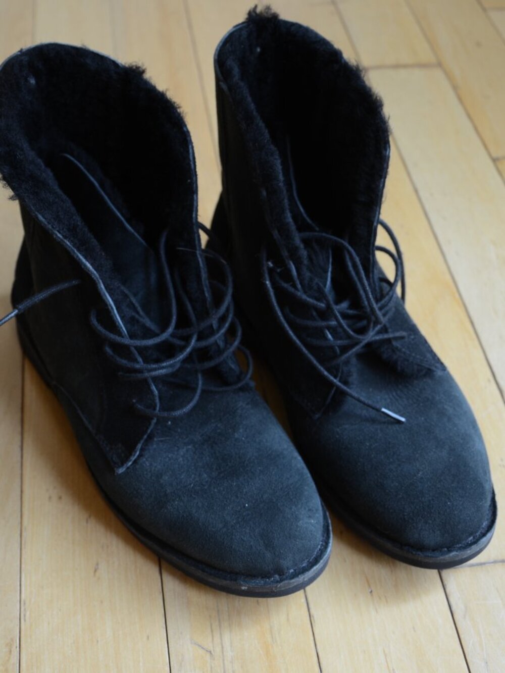 Ugg Quincy Classic Short Boot Black Suede Size 10 1012359
